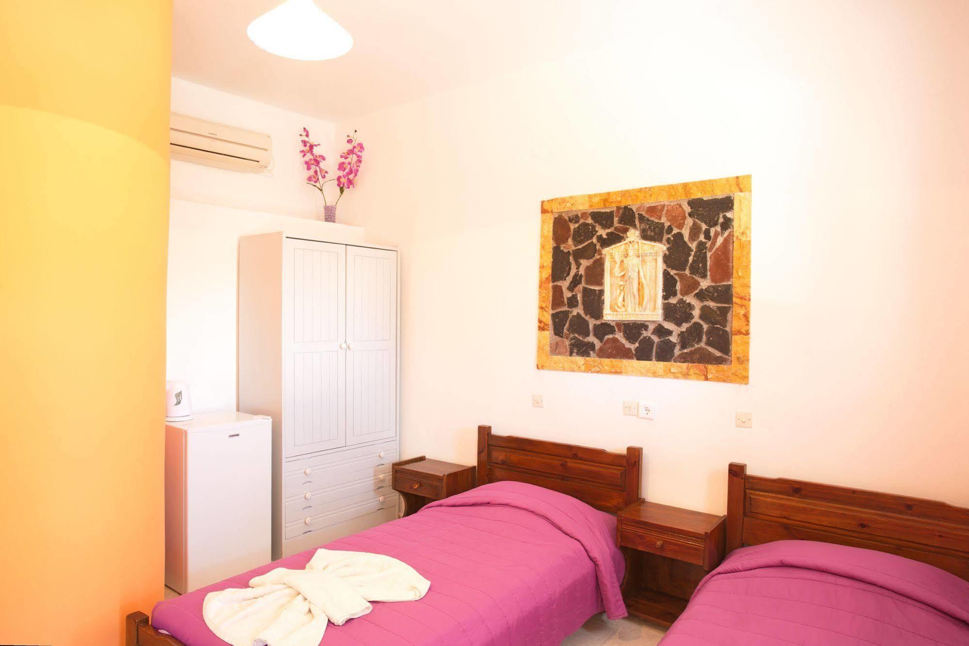 Plastiras Rooms Fíra Kültér fotó