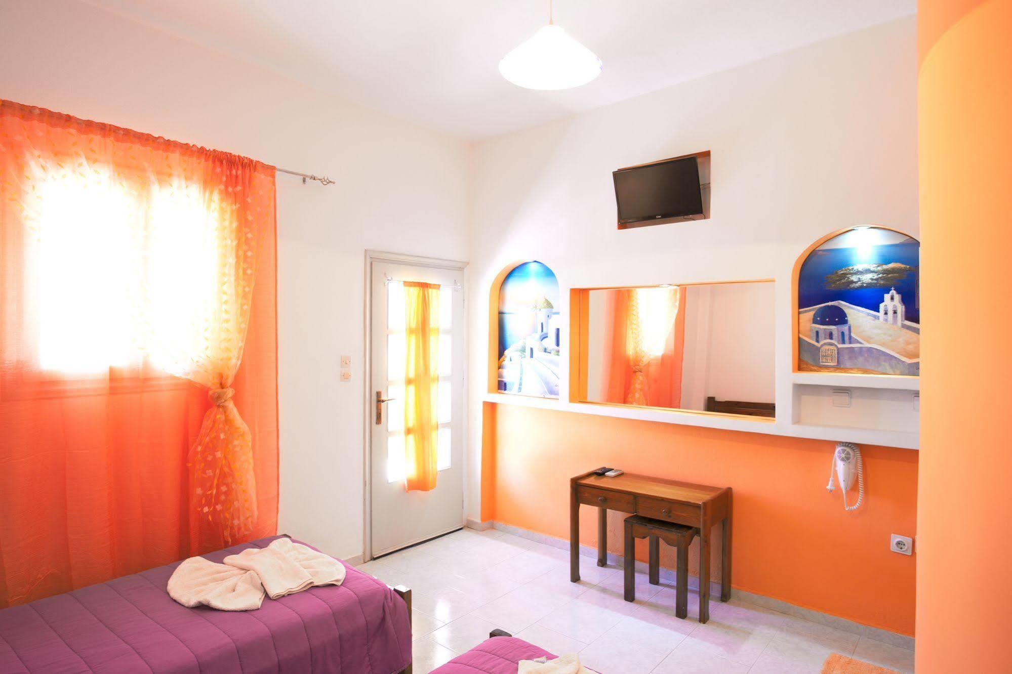 Plastiras Rooms Fíra Kültér fotó