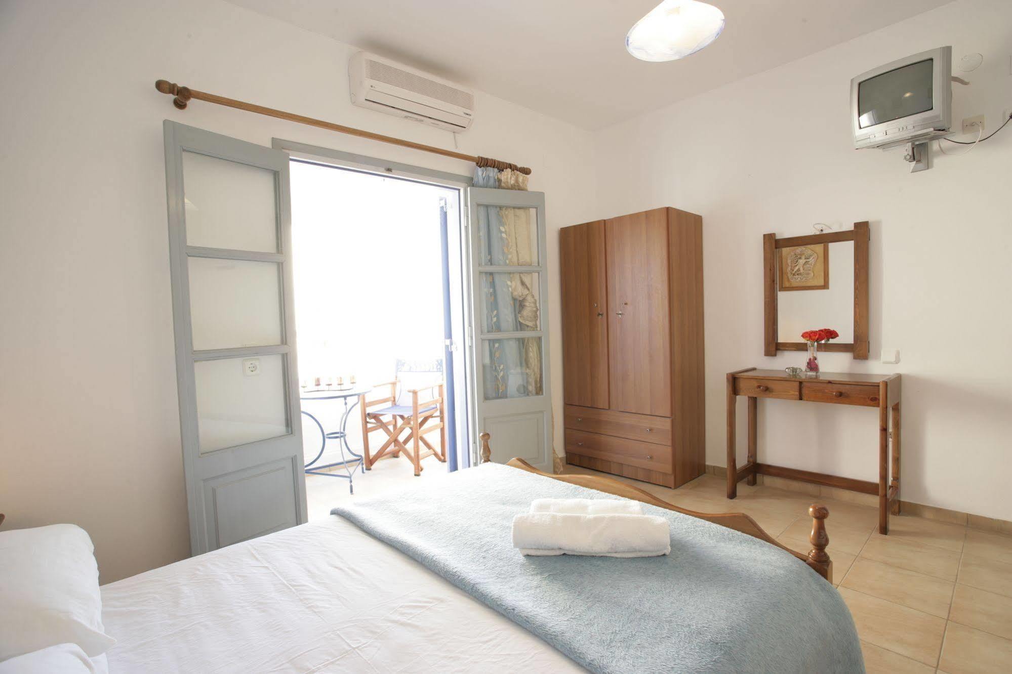 Plastiras Rooms Fíra Kültér fotó